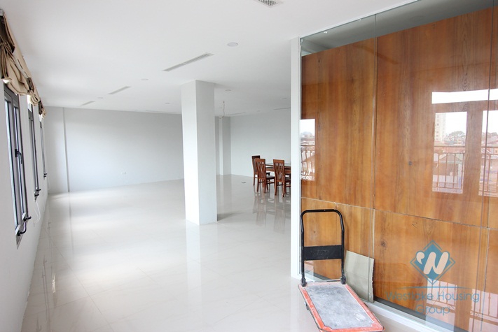 New and bright office for rent in Van Cao street, Ba Dinh distrist, Ha Noi